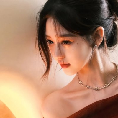 庇护棕榈树下